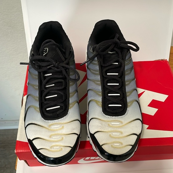 Nike Shoes - Nike Air Max Plus, Women’s size 8, Black/White Noir/Blanc.